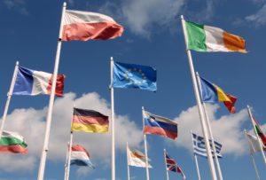 Plusieurs drapeaux des pays de l'Union Européenne - Brexit