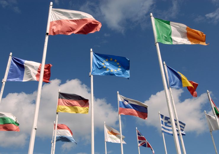 Plusieurs drapeaux des pays de l'Union Européenne - Brexit