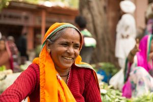 Une femme indienne souriante - système santé