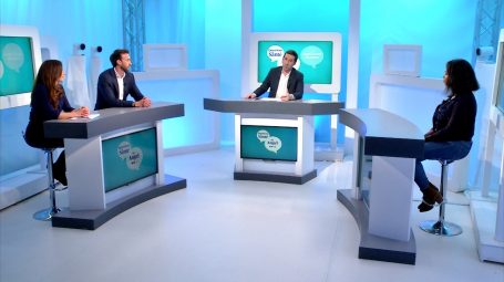 Une émission de Questions de santé by Angel avec des experts dans un studio