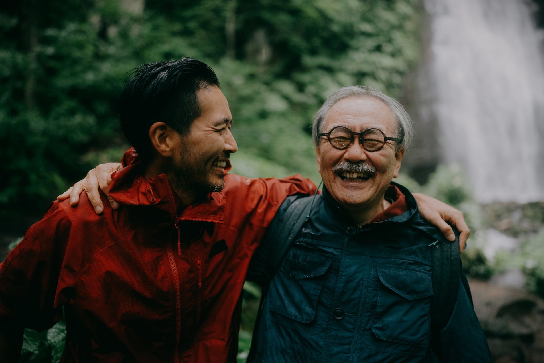 Un homme et son père- aidant