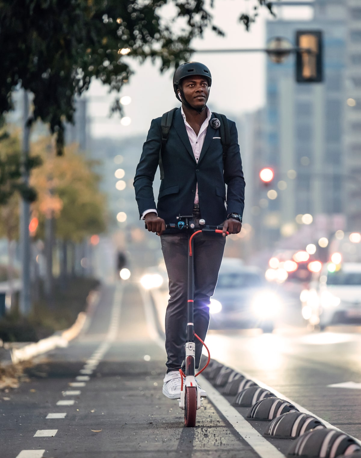 Un homme sur une trottinette électrique - PPV