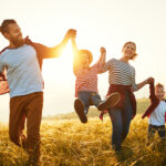 Famille heureuse en vacances