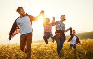 Famille heureuse en vacances